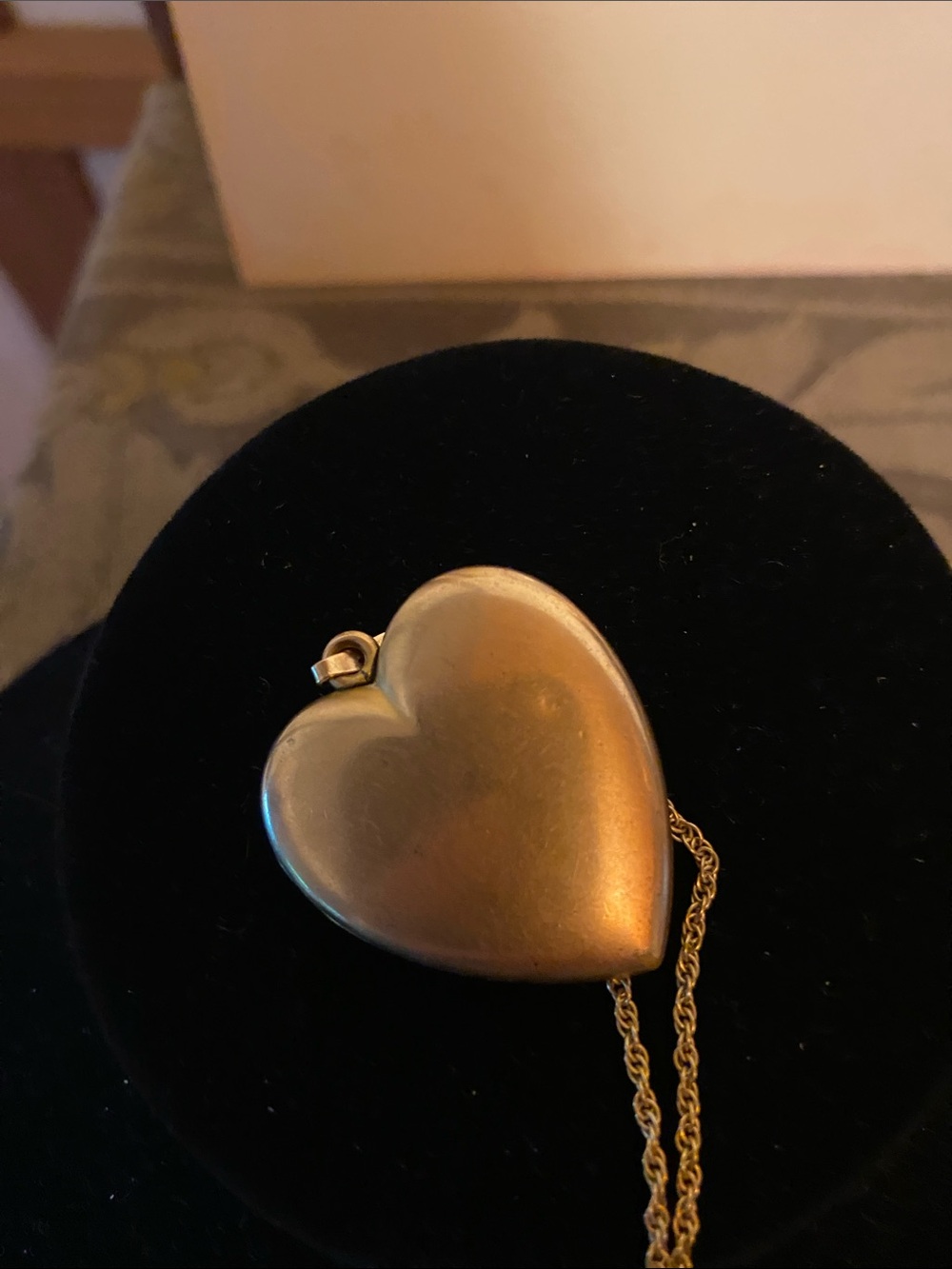 Vintage Heart Locket   with Star Accents - Picture 6 of 6